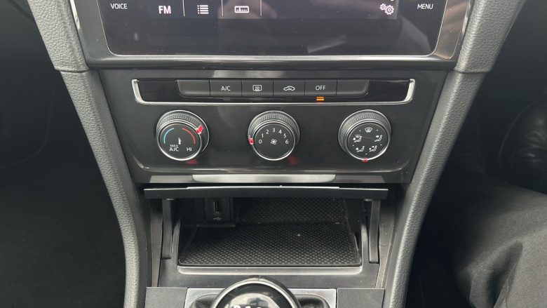 Volkswagen Golf 1.6 TDI SE [Nav] 5dr Diesel Hatchback